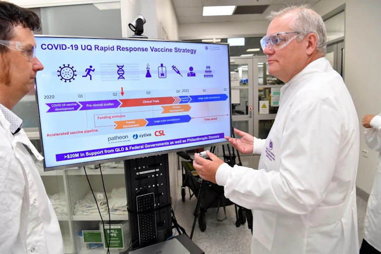 Aus Prime Mininster Scott Morrison at Unviersity of Queensland lab