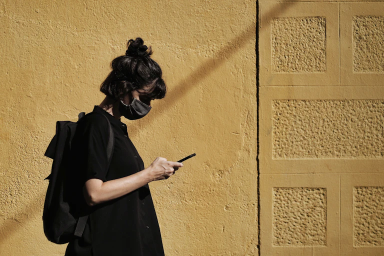 Woman wearing a face mask