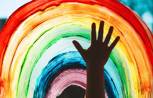 Durante la infancia, el sistema inmunitario necesita exponerse a agentes patógenos para fortalecerse. En el plano psicológico ocurre algo similar. El aislamiento social impide poner en práctica habilidades esenciales para el desarrollo infantil.