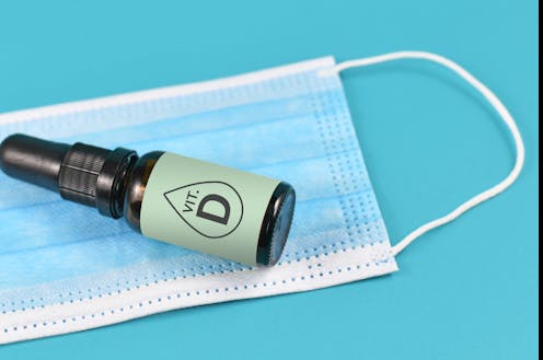 Este año la vitamina D ha recibido gran atención porque algunos estudios han sugerido que es capaz de protegernos de la COVID-19. ¿Es esto cierto? Para contestar a esta pregunta primero debemos explicar qué es y para qué sirve esta hormona.