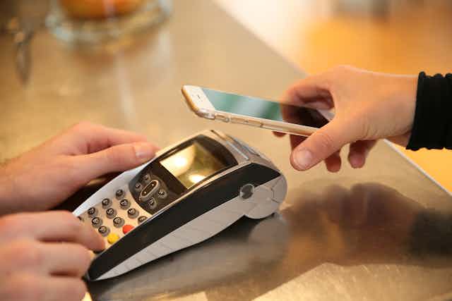 electronic payment terminal and smart phone