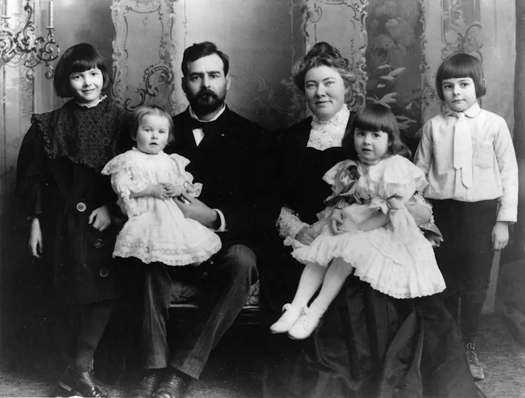 A formal picture of a family.