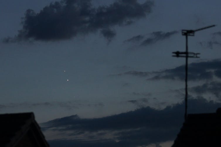 The 'Christmas Star' appears again: Jupiter and Saturn align in the 'great  conjunction' on Dec. 21, 2020
