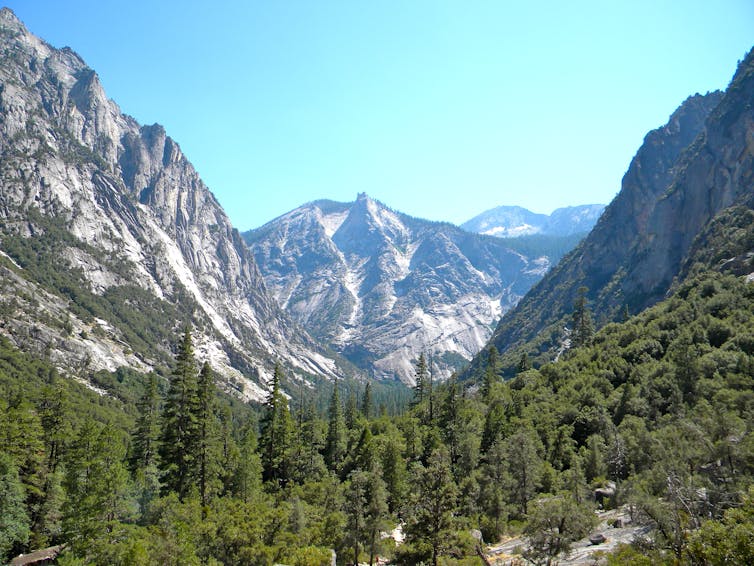 A landscape photo of Kings Canyon in California