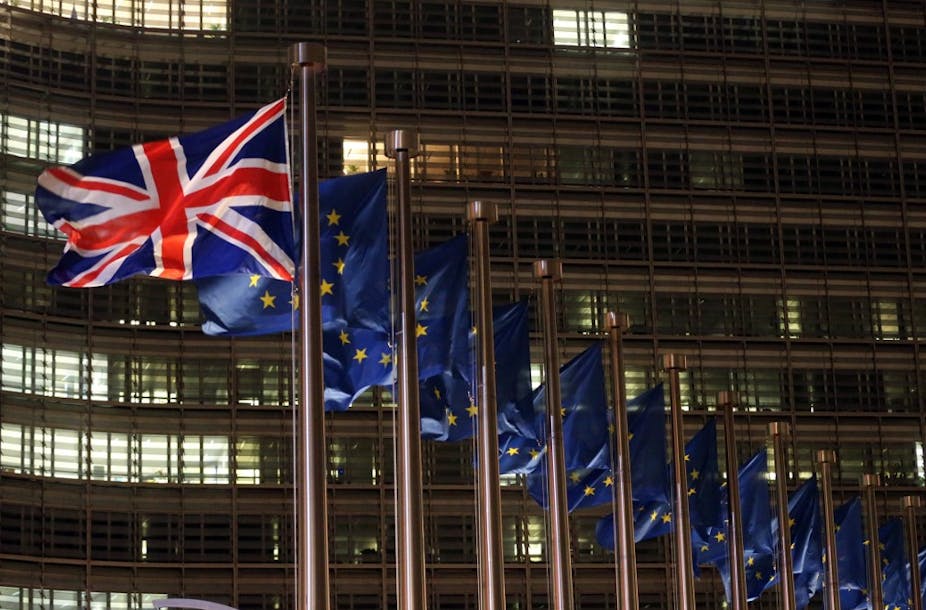 Drapeau britannique et drapeaux européens à Bruxelles