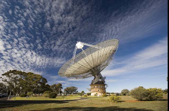 Image of the Parkes telescope.