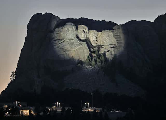 Carving of former US presidents in the side of Mount Rushmore.
