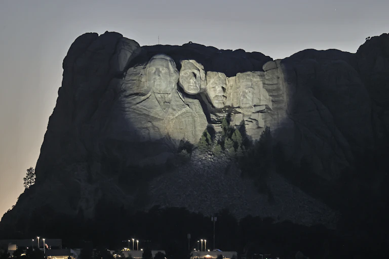 Carving of former US presidents in the side of Mount Rushmore.