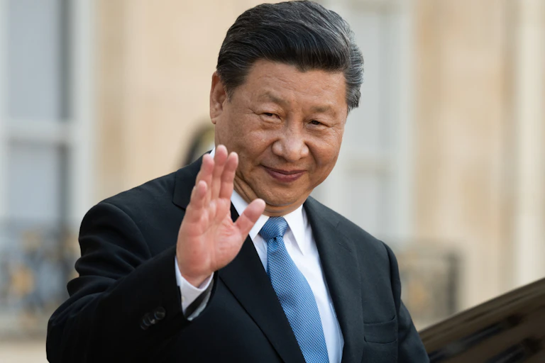 Xi Jinping waving in public