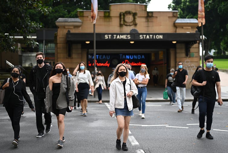 Sydney commuters wearing masks