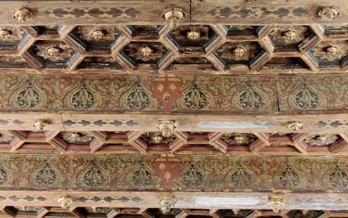 La palabra techumbre alude a la parte superior de una estancia que nos cubre o protege y que tiene cierta altura o complejidad. A lo largo de la historia, las techumbres han marcado la identidad de la arquitectura con soluciones muy diversas. Son bastante conocidos bellos ejemplos en la arquitectura hispanomusulmana, mudéjar y renacentista, como la Alhambra de Granada, el Real Alcázar de Sevilla, la Aljafería de Zaragoza u otros muchos. En ellos se conservan alfarjes (techos horizontales) y artesonados (con artesones o forma de artesa) con imaginativas formas y una cuidadosa decoración.