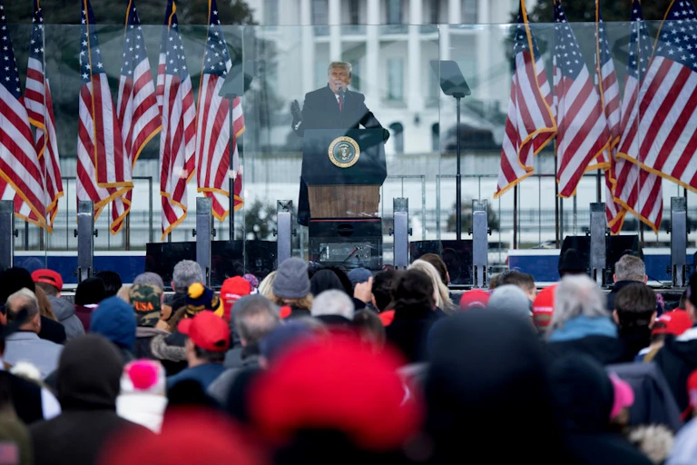 Donald Trump en discours devant la Maison Blanche