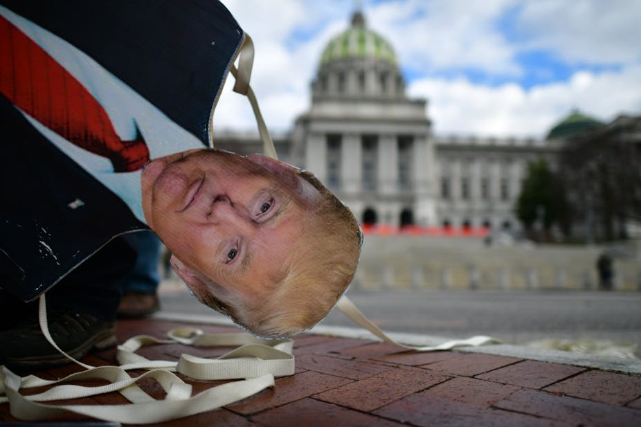 Une effigie de Donald Trump au sol à Harrisburg, Pennsylvanie, le 17 janvier 2021.