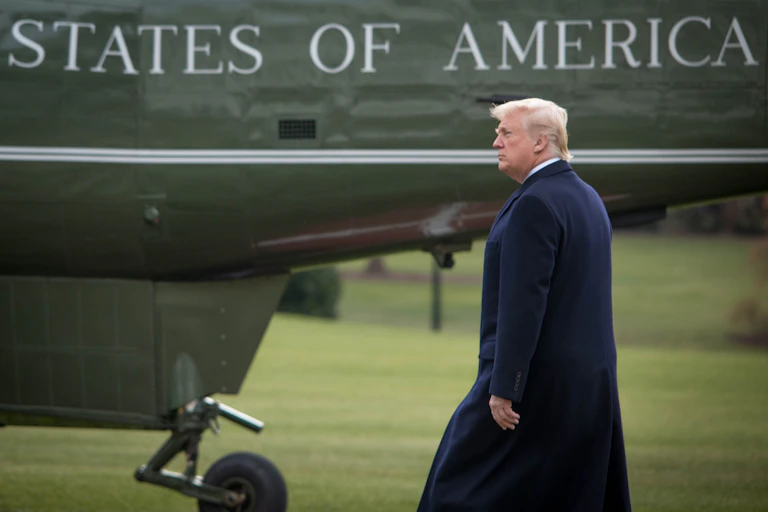 Donal Trump with helicopter