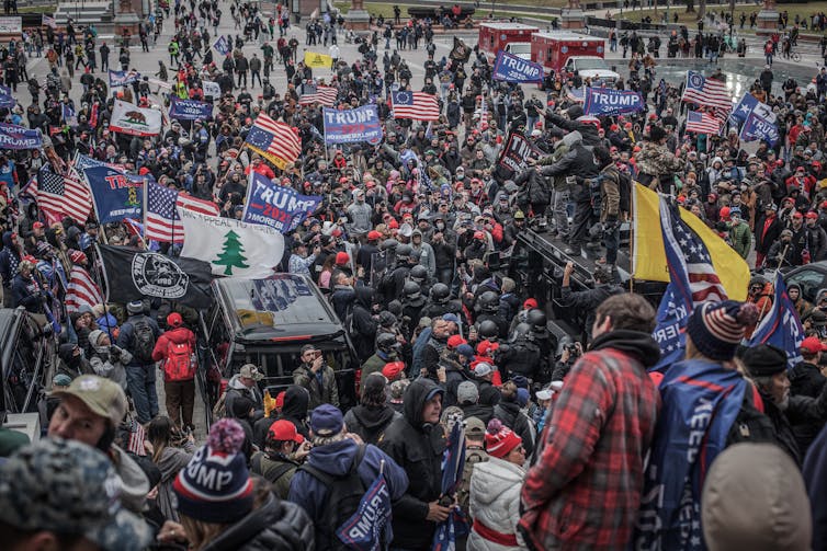 The crowd heads toward the U.S. Capitol