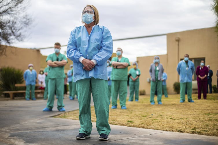 Healthcare workers in the USA observe a silence to honour COVID victims.