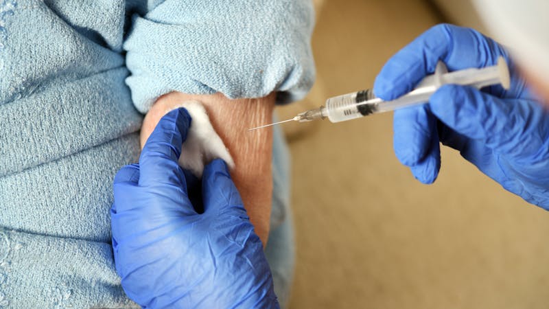 ¿Quién decide si debe ponerse la vacuna contra el SARS-CoV-2 una persona incapacitada?