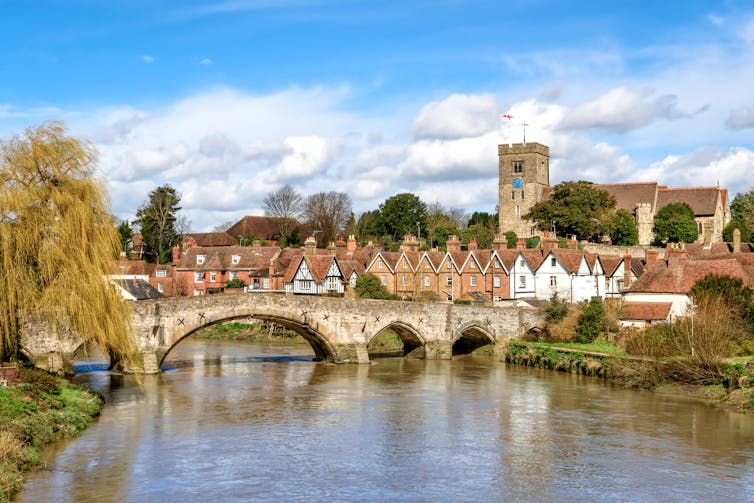 Image of Aylesford village in Kent, England with medieval bridge and church.