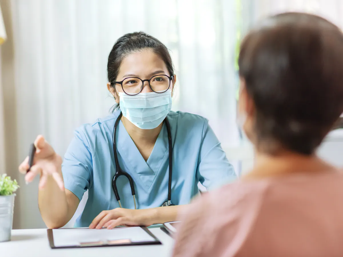 Doctors must now prescribe drugs using their chemical name, not brand names. That's good news for patients