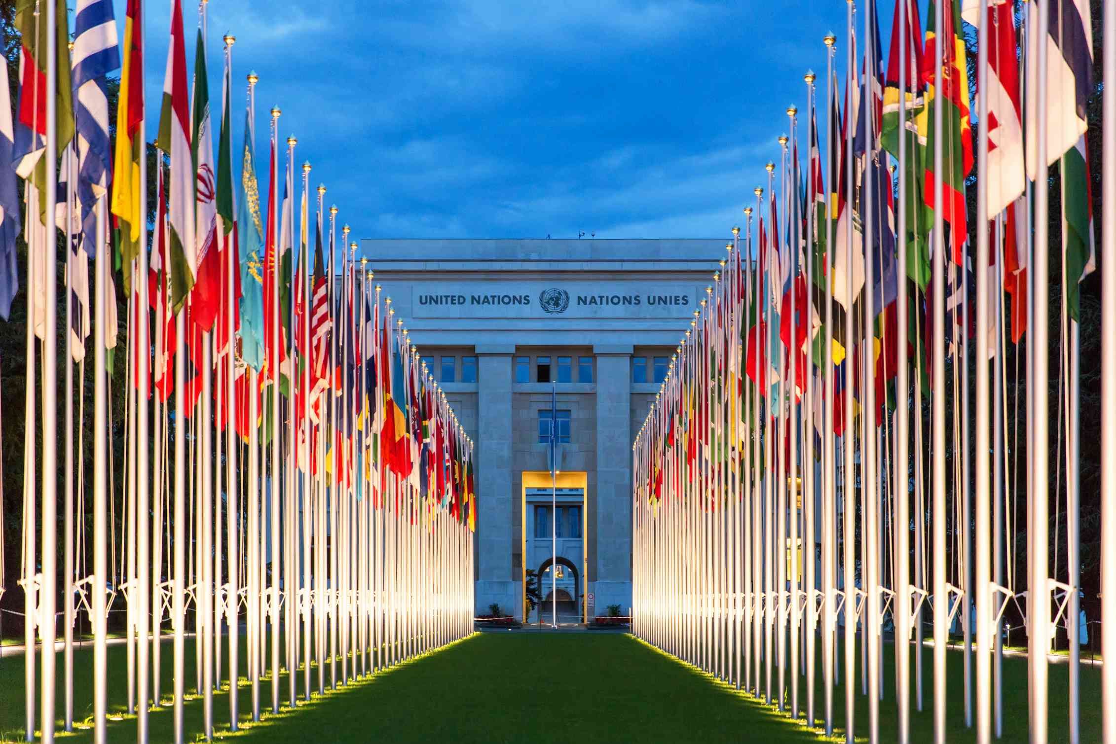 Европейская комиссия оон. Дворец наций в Женеве. Здание ООН В Женеве. Швейцария Женева дворец ООН. Здание организации Объединенных наций Женева Швейцария.