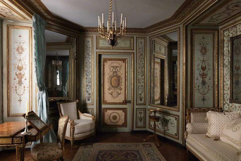 a ornate room designed in the late 1700s.