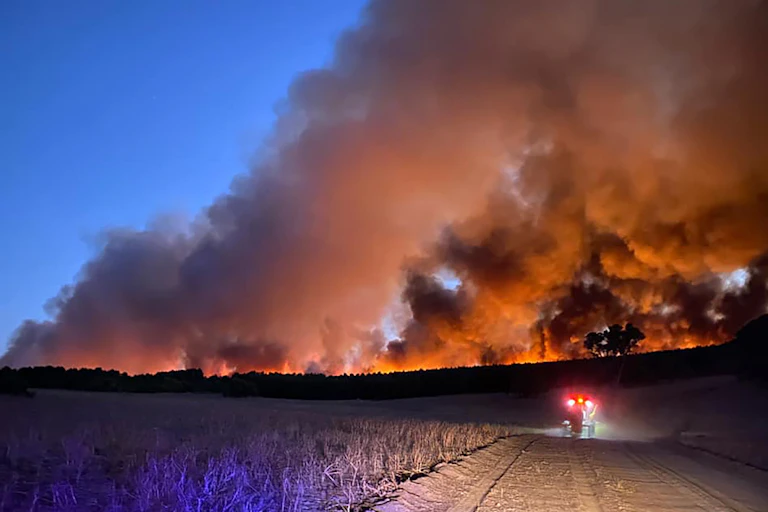 WA fires crest the horizon.