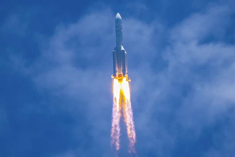 Image of China's Tianwen-1 blasting off.