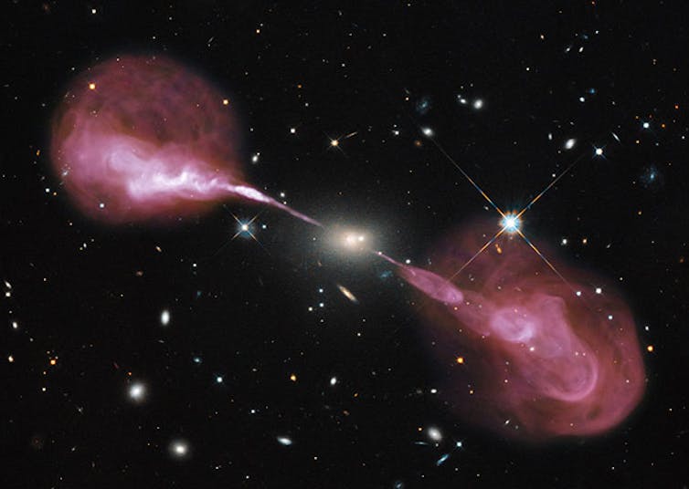 Radio galaxy with bright yellow core, long thin jets extending in opposite directions and large red lobes