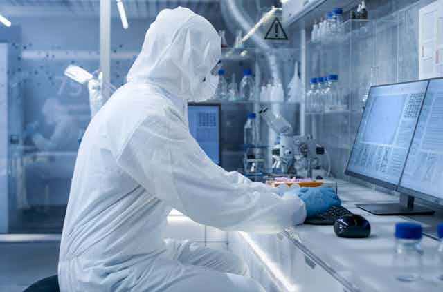 A scientists in PPE working in a lab