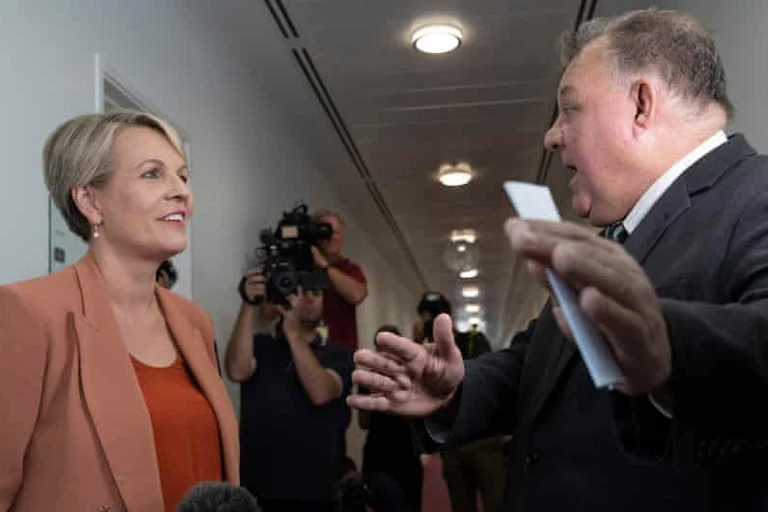 Tanya Plibersek and Craig Kelly's corridor altercation