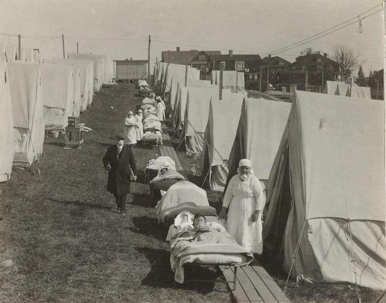 An old archival picture showing an outdoor hospital.