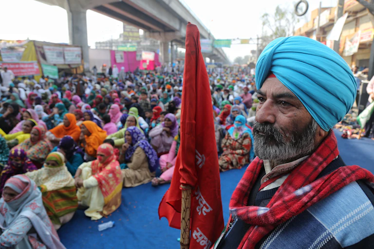 Women join farmers protest in India