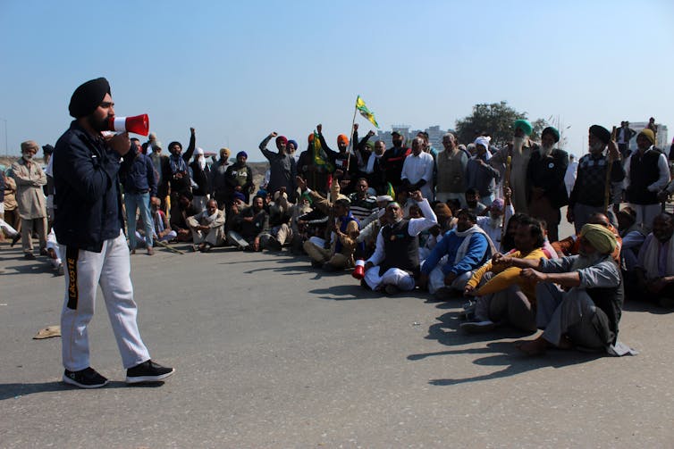 Indian farmers blockade roads