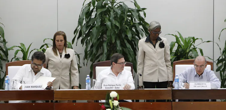Humberto de la Calle, Colombian government negotiator and Luciano Marin of the FARC rebels sign a peace deal, hosted by Cuba's foreign minister Bruno Rodriguez Parilla in Havana, Cuba, November 2016.