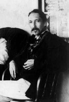 Photograph of Robert Louis Stevenson in black and white.