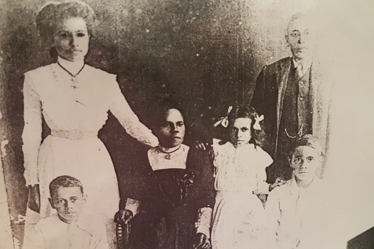 Annie and her children