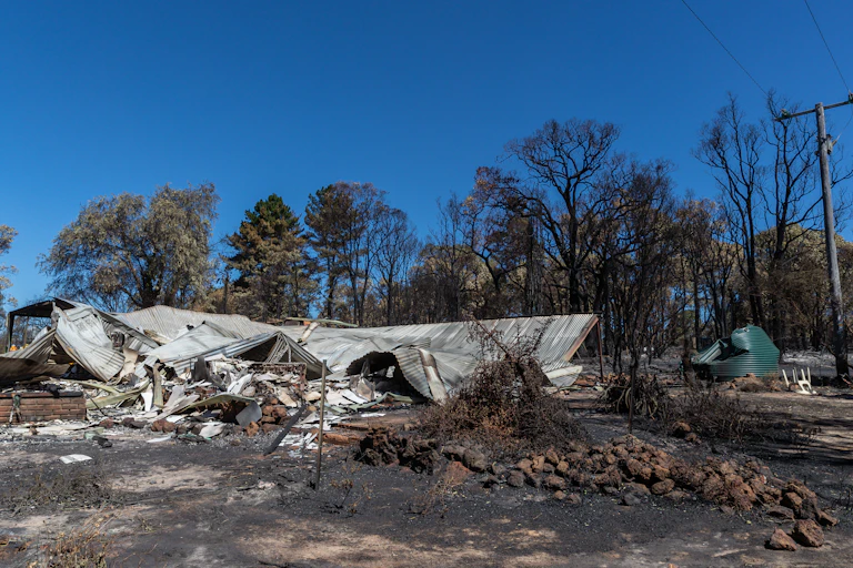 house destroyed by Perth bushfire