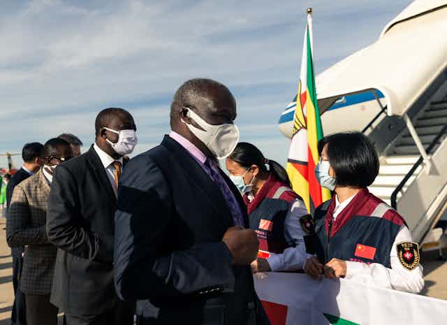 Zimbabwe leaders  welcome Chinese COVID-19 experts.