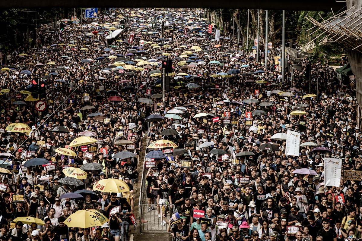 Hong Kong: political turmoil provokes decisions about whether to leave
