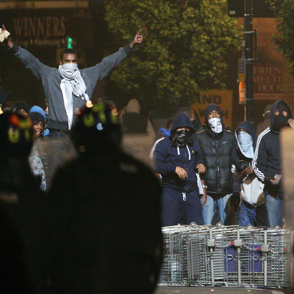 As Fight For Mark Duggan S Memory Rages Online The Streets Remain In The Grip Of Gangs