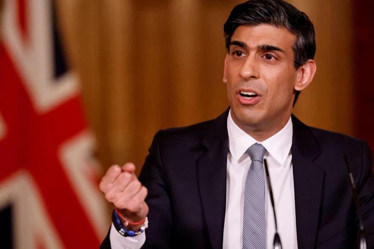 UK chancellor Rishi Sunak addressing a press conference.
