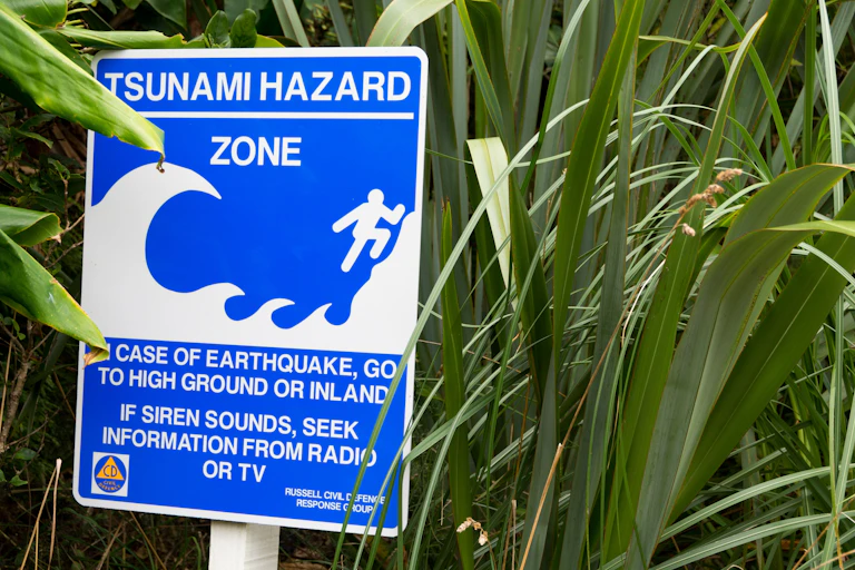 Tsunami warning signs