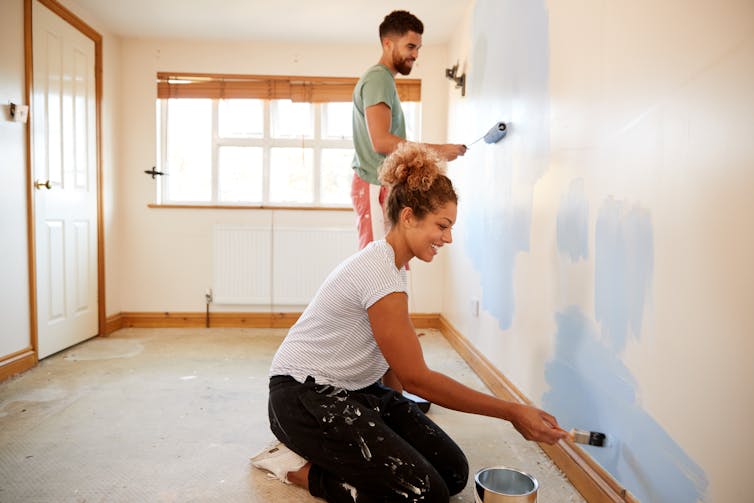 couple painting an apartment