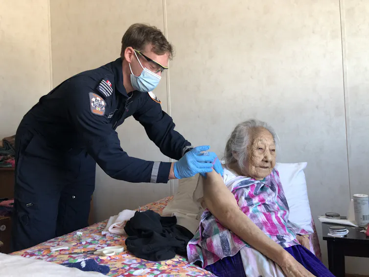 Indigenous women receives COVID-19 vaccine