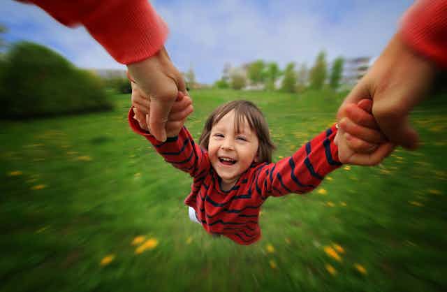 Curious Kids: when I stop spinning, why do I feel dizzy and the world ...