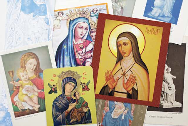 Holy cards featuring depictions of the Virgin Mary.