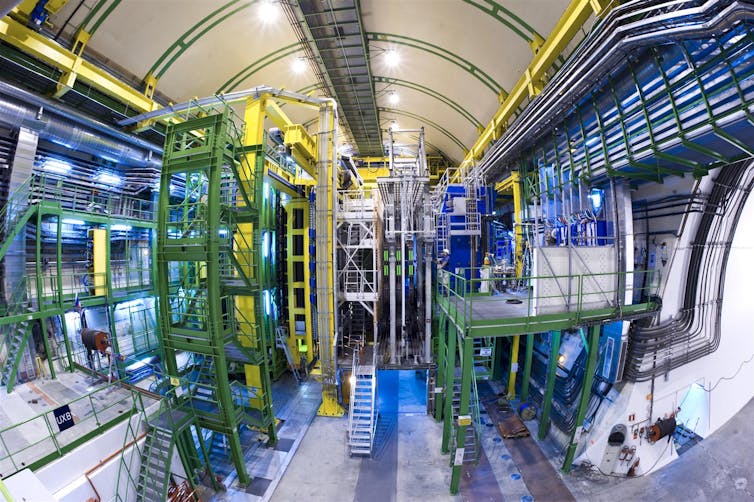 Изображение на експеримента LHCb.