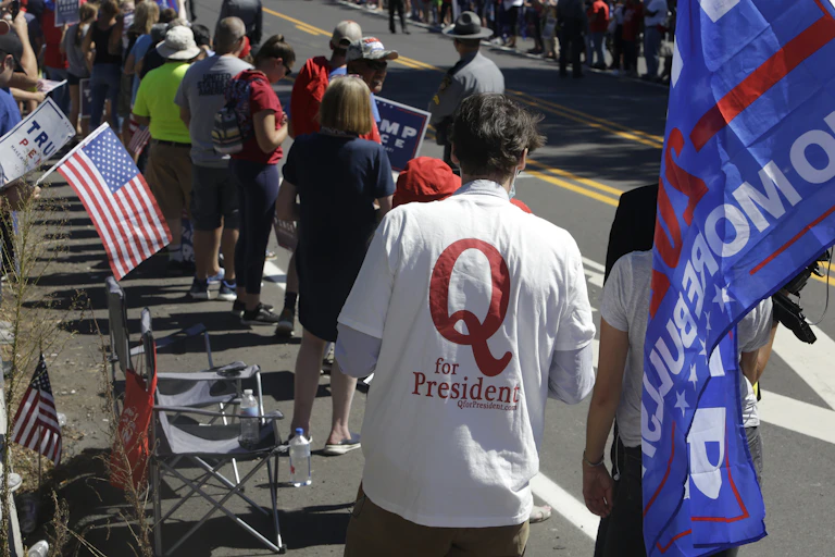 A man in a Q shirt