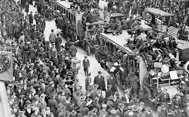 triumphant 1918 crowds in the street