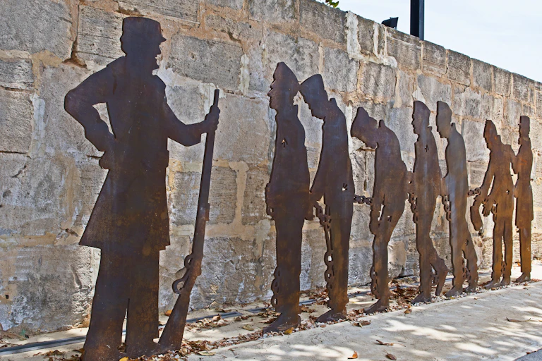 Sculpture of convicts in silhouette